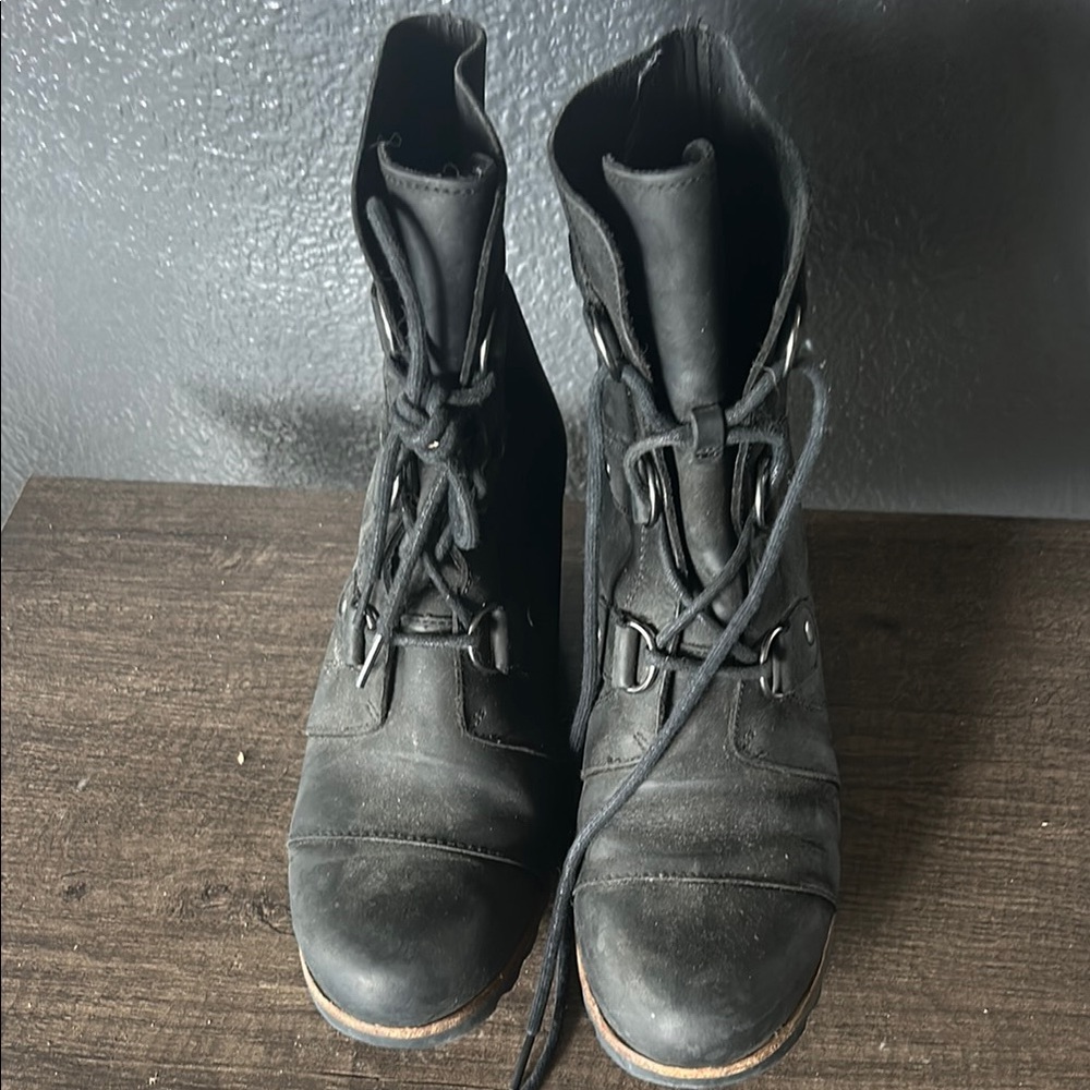 Sorel Black Lace-Up Boots Rugged Design